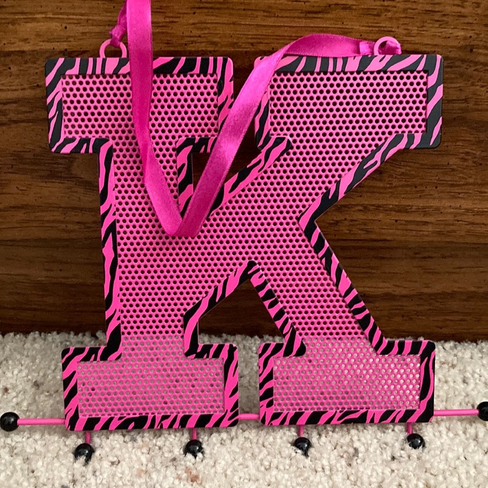 “K” earring and necklace holder